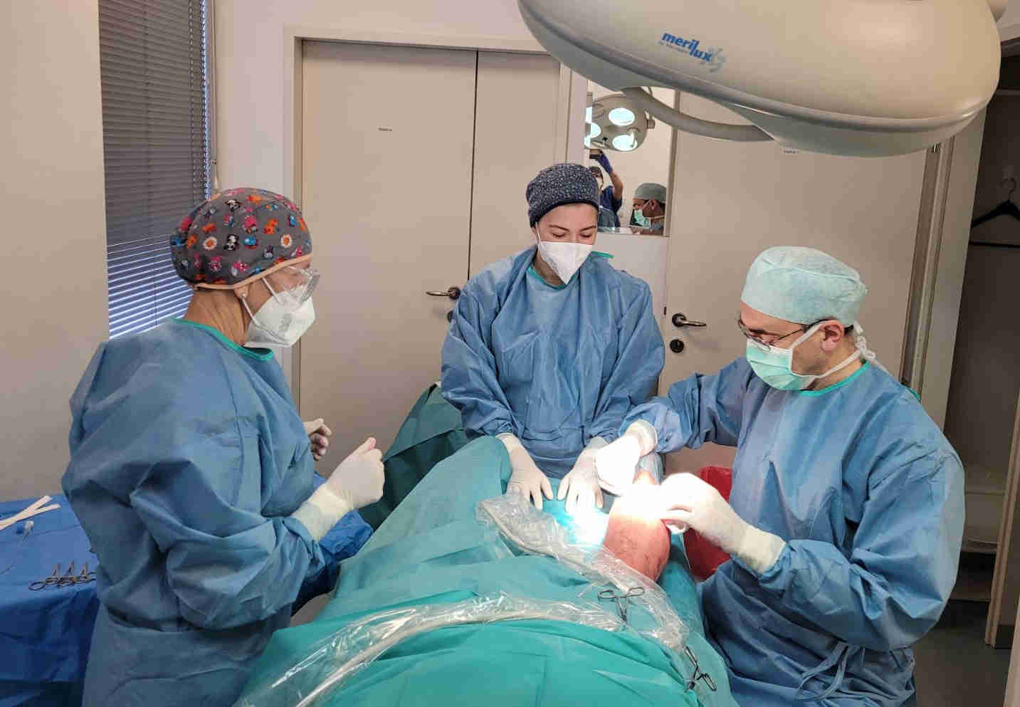 Namen operativnega posega je dober izhod operacije in dobro počutje bolnika med samo operacijo.